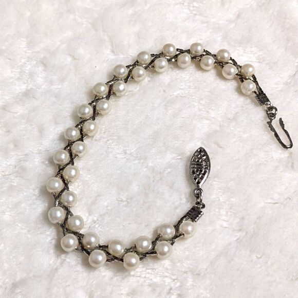 Vintage 90's Weaved Double Strand Faux Pearl Rhodium Plated Bracelet - Picture 8 of 10